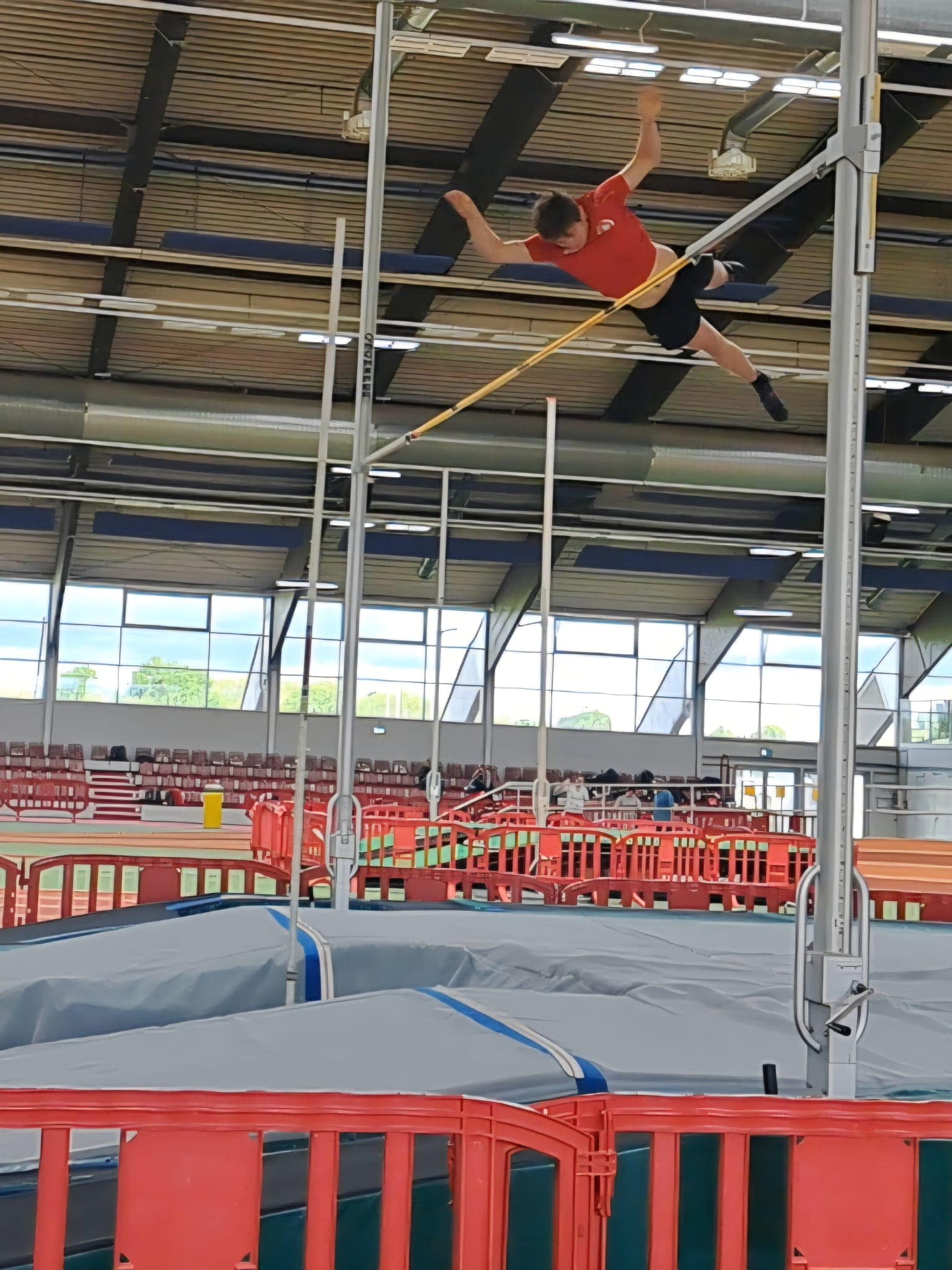 Stabhochsprung: David Herscu knackt die Norm für die U16-DM!